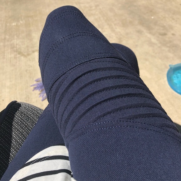 ⭐️ 5 for $25! NWT Navy Moto Leggings 🔥 - Picture 3 of 4